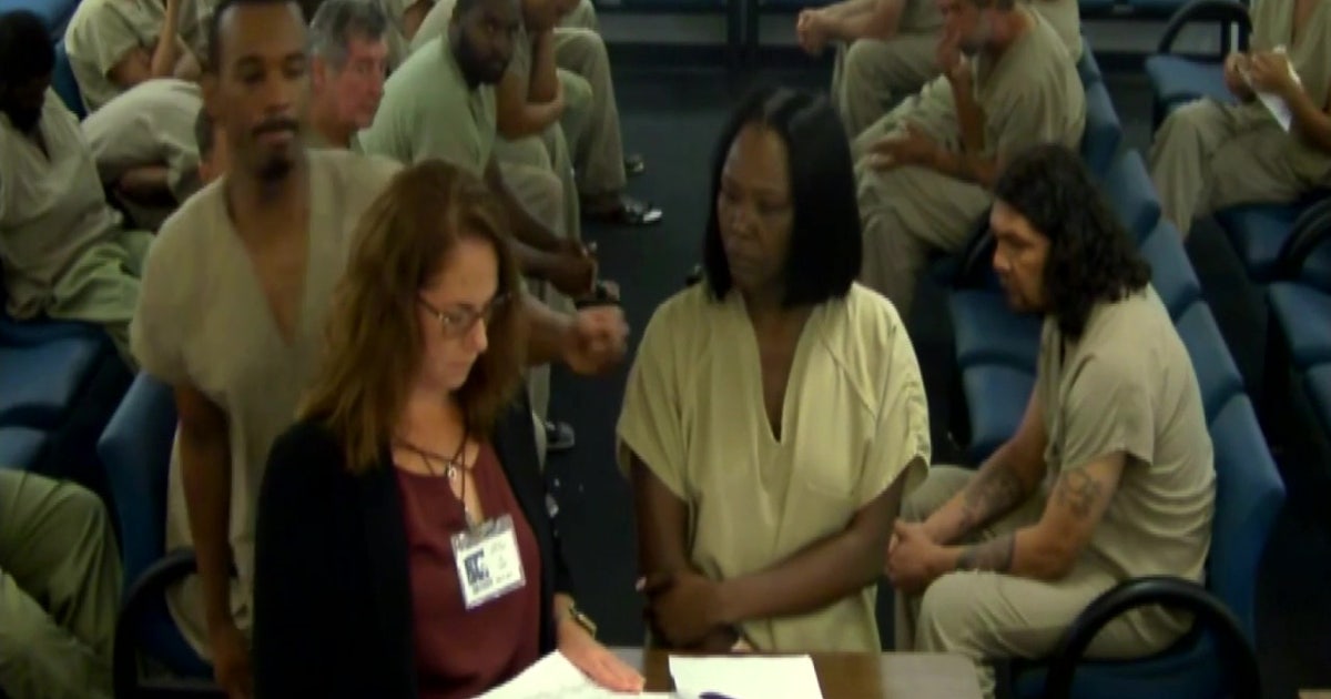 Man awaiting bond hearing hits lawyer in Florida courtroom | FOX 4 ...