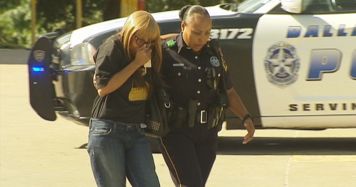 Robbery suspect takes hostage inside Oak Cliff Walgreens | FOX 4 Dallas ...
