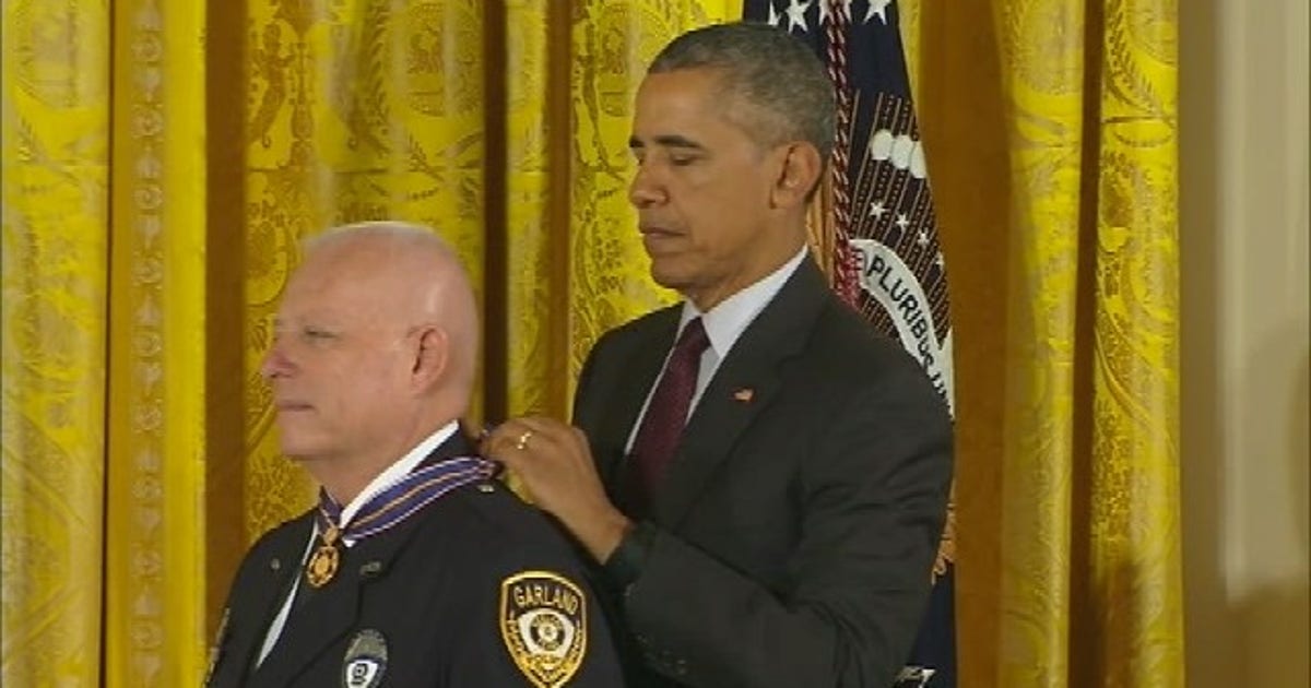 Obama awards Medal of Valor to Garland officer who stopped terrorists ...