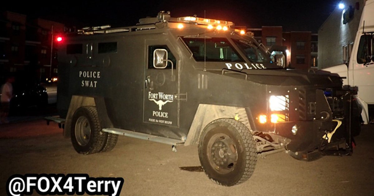 Suspect in Fort Worth SWAT standoff escapes | FOX 4 Dallas-Fort Worth