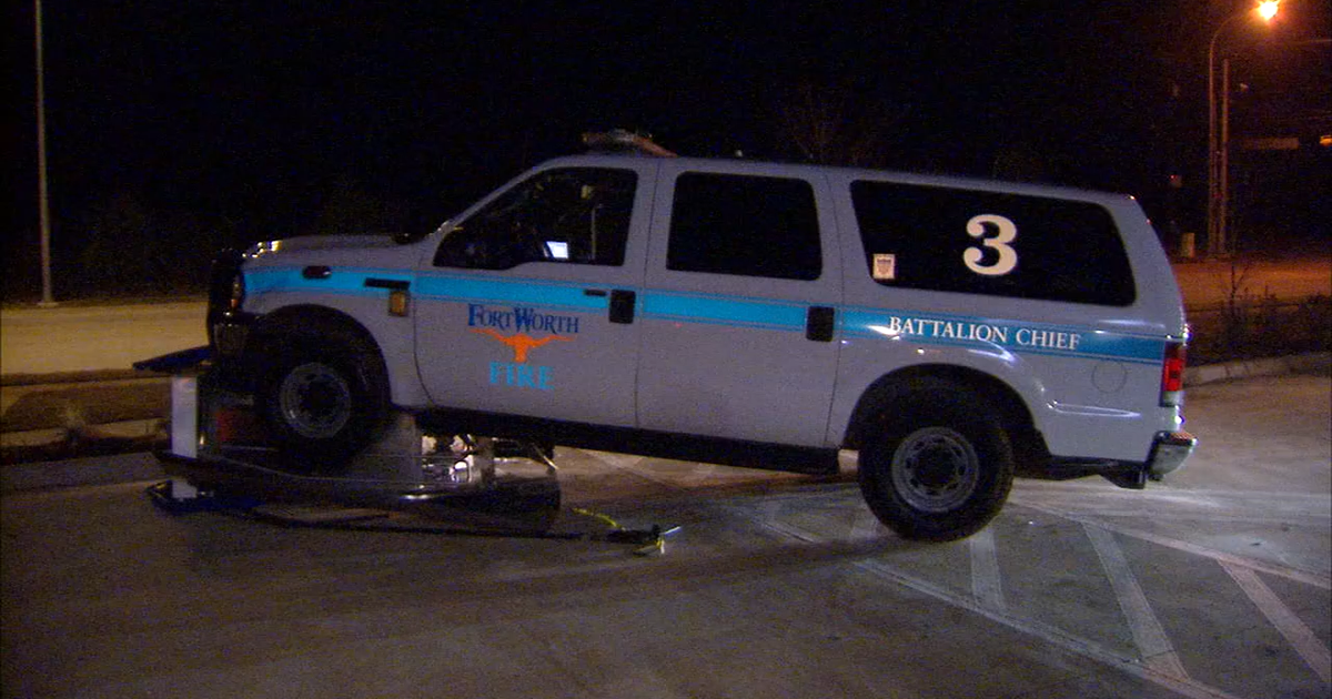 Man arrested after stealing, crashing Fort Worth Fire SUV | FOX 4 ...