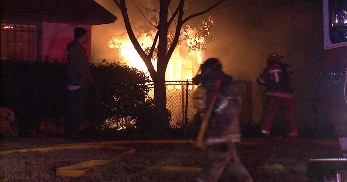 Elderly man escapes Oak Cliff fire caused by space heater | FOX 4 ...