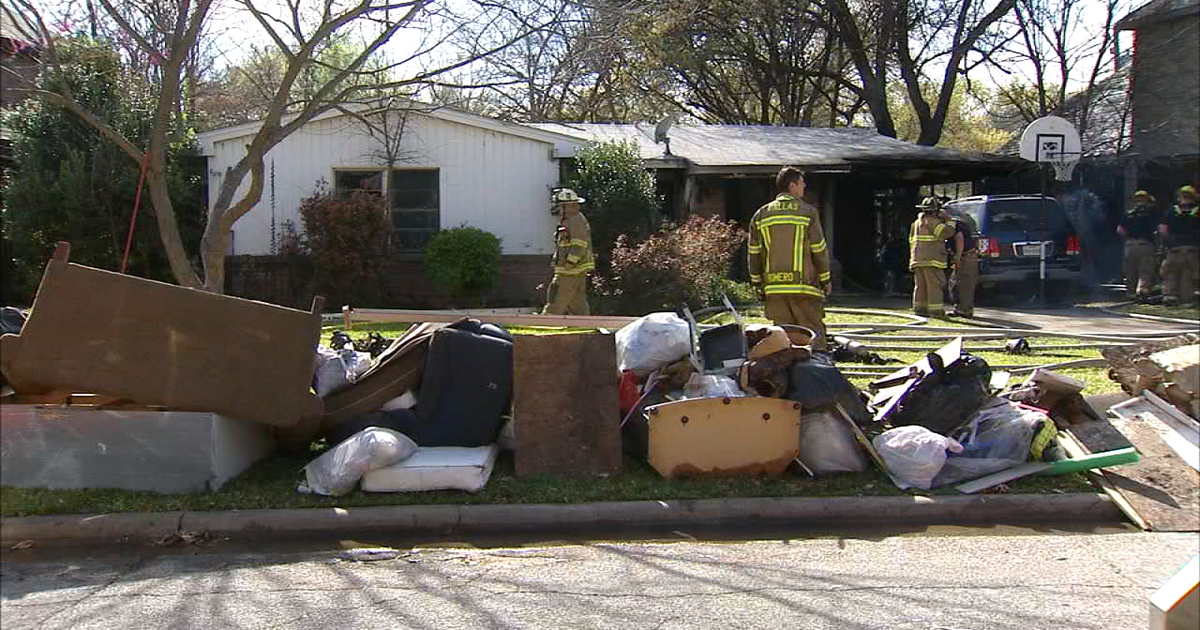 Workers help women, children escape Dallas house fire | FOX 4 Dallas ...