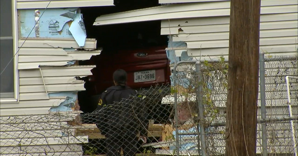 Car crashes into Dallas home, entire vehicle winds up inside | FOX 4 ...