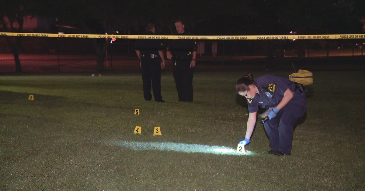 2 men shot by gunman outside West Dallas apartments | FOX 4 Dallas-Fort ...