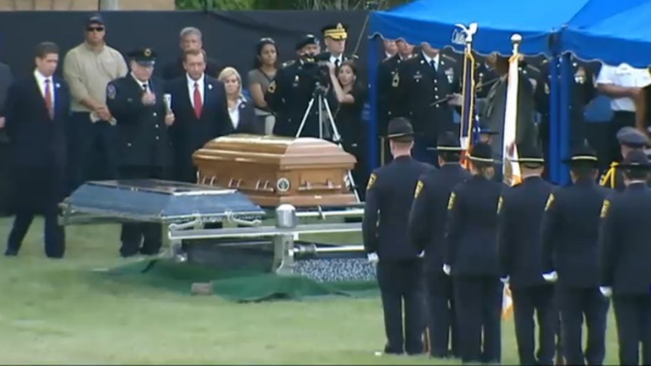 Fúnebre 葬儀 Fox Lake Officer Joe Gliniewicz laid to rest | FOX 4 Dallas-Fort Worth