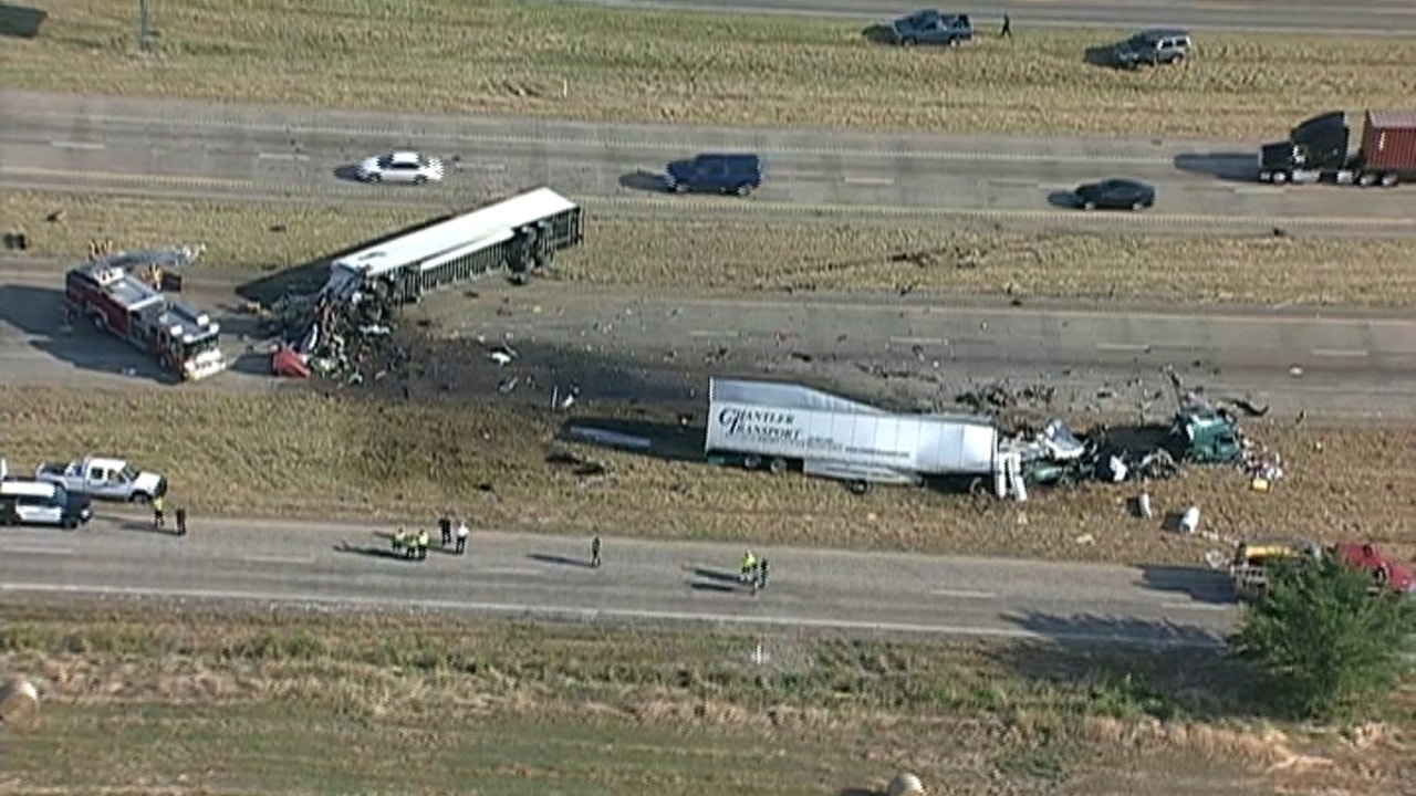 3 killed in headon crash on I30 in Rockwall County