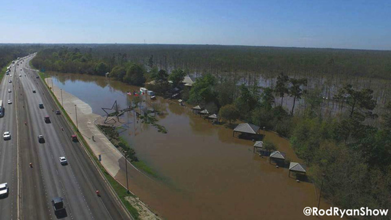 Interstate 10 closes near Texas Louisiana border due to flooding