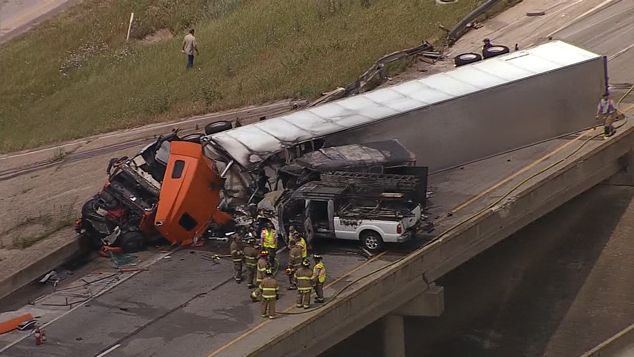 18-wheeler Crash In Fort Worth Injures Nine People