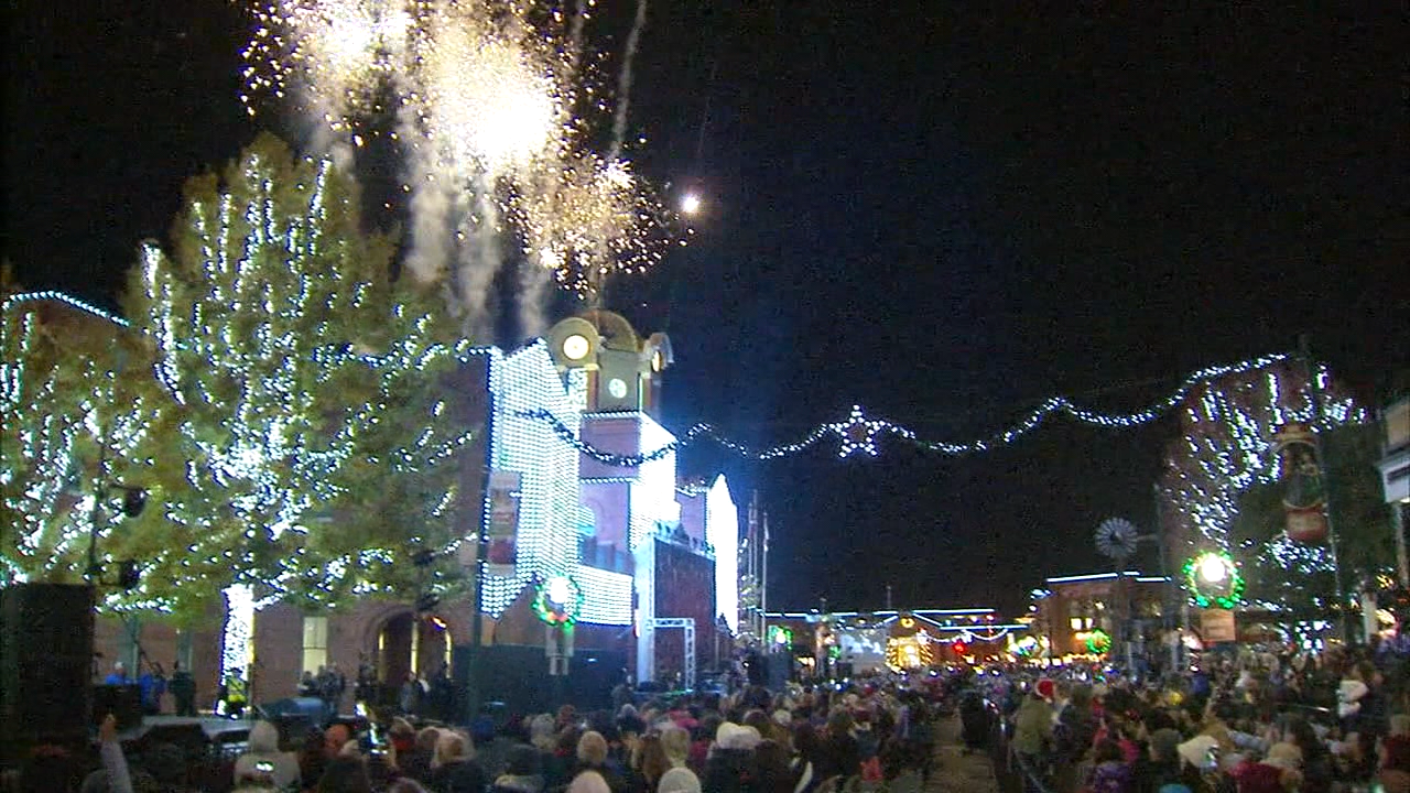 Large crowd for Grapevine's annual Carol of Lights event