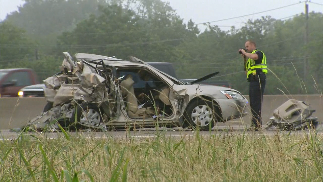 Child killed, woman hurt in crash along Hwy. 360 in Arlington