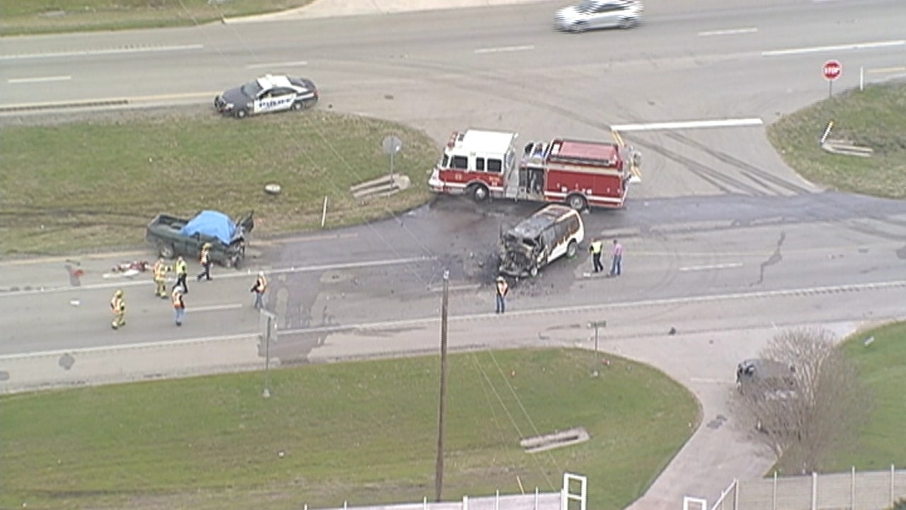 Two killed in Midlothian when stolen vehicle crashes into truck