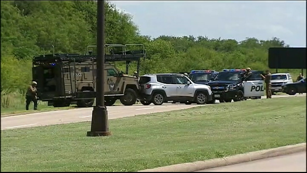 Barricaded woman arrested outside DFW Airport