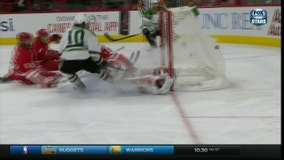 Sharp scores go-ahead goal as Stars beat Hurricanes 4-1