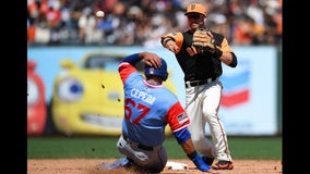 Giants nearly blow another big lead, hold off Rangers 5-3