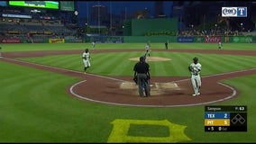 Vázquez gets revenge on Gallo, Pirates nip Rangers 5-4