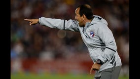 10-man FC Dallas salvages 2-2 draw with Red Bulls