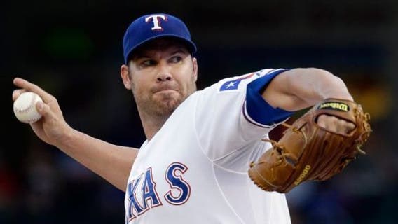 AP source: Rangers, Lewis agree on $6M, 1-year deal