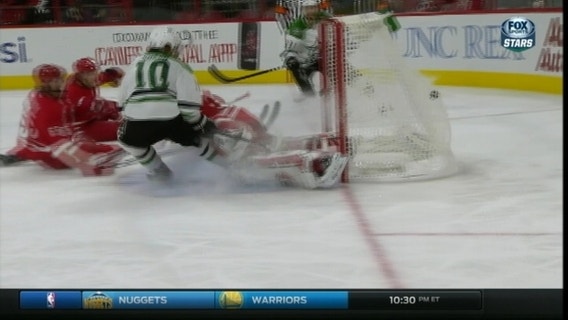 Sharp scores go-ahead goal as Stars beat Hurricanes 4-1