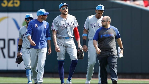 Banged-up Rangers OF: Pence joins Gallo on IL, Mazara out