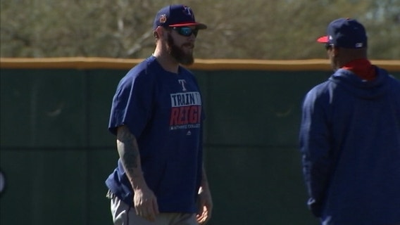 Rangers release Josh Hamilton after another knee injury