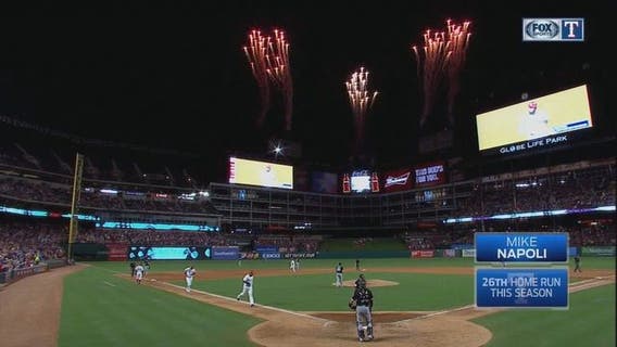 Rangers' offense explodes in 17-7 win over White Sox