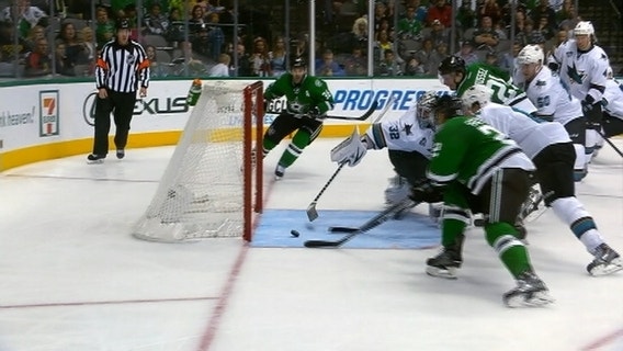 Roussel's goal breaks tie, Stars beat Sharks 5-3