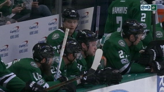 Van Riemsdyk scores late, Blackhawks beat Stars 5-3