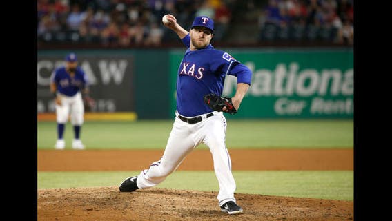 Rangers reliever Kelley has lumps removed from throat