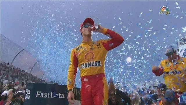 Logano shoves past Truex to earn shot at NASCAR championship