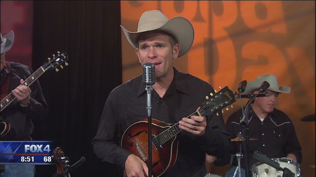 Musical Guest: Jason Roberts