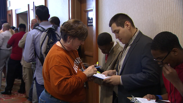 4,000 jobs up for grabs at Dallas seasonal job fair