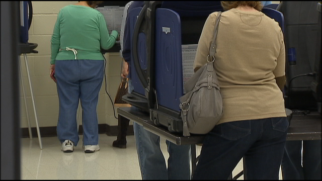 Election warnings blare, but action stalls in Congress