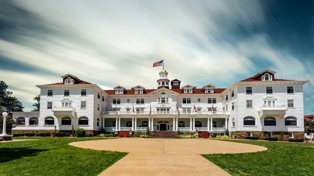 Viral photo appears to show ghost in "Shining" hotel