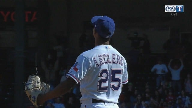 Santana keys 8th-inning rally, Rangers stun A's 8-7