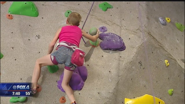 Children's Hospital Heroes: Wall Climber