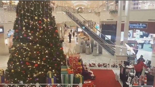 Mall Santa loses job for telling girl Hillary Clinton on naughty list