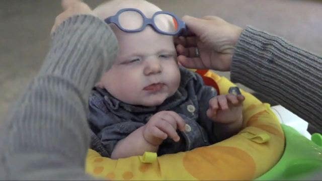 Baby's first time seeing mommy clearly thanks to glasses