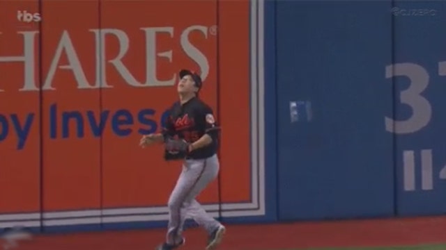 Blue Jays fan throws beer at Orioles player, police investigating