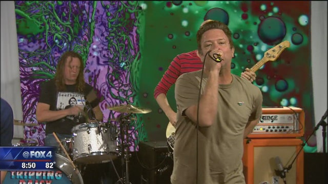 Musical Guest: Tripping Daisy