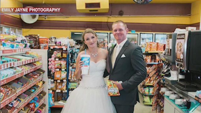 Valley couple takes wedding photos at Circle K