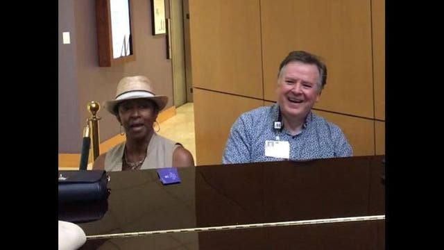 Two strangers sing spontaneous duet in a Texas hospital
