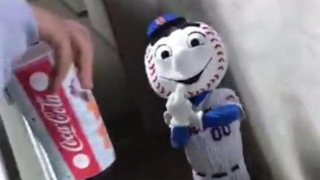 Mr Met gives fan the finger, employee out as team mascot