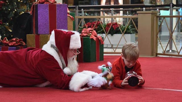 Mall Santa goes the extra mile for autistic child