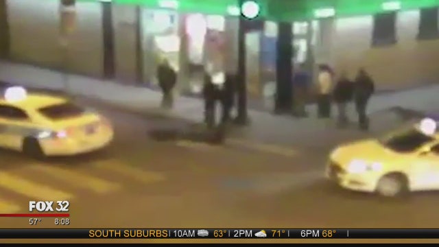 Bystanders do nothing to help dying man in Chicago street