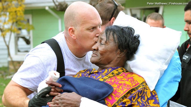 Photo shows compassionate Fort Worth firefighter