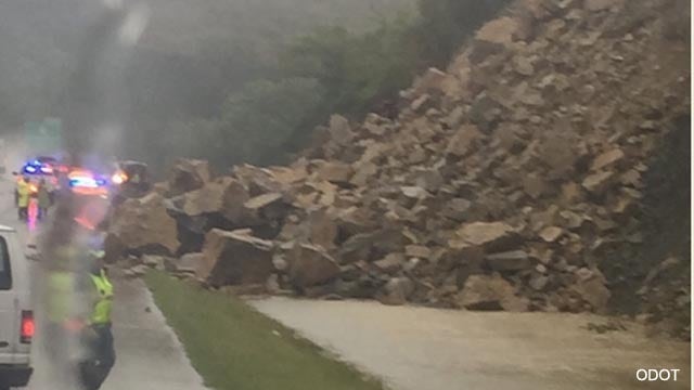 Rockslide indefinitely closes I-35 NB near Texas-Oklahoma border