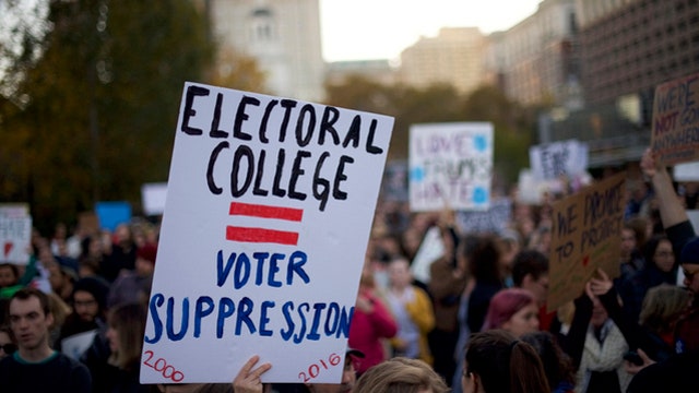 Elizabeth Warren supports elimination of the electoral college
