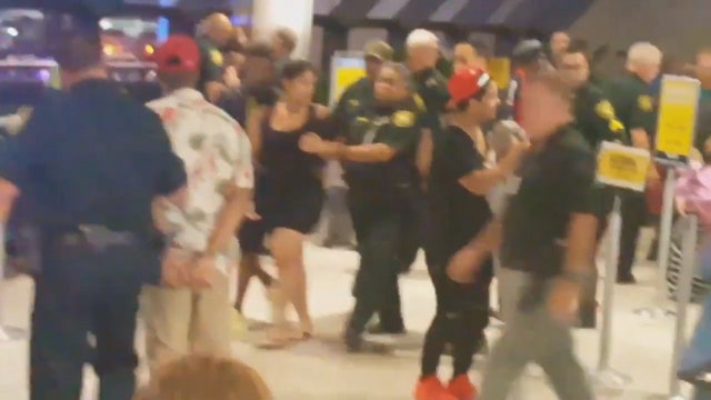 Chaos at Florida airport after Spirit flights canceled