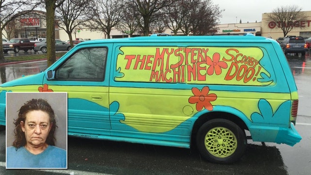 Woman escapes officers in 'Mystery Machine' van